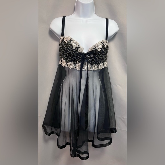 Victoria's Secret‎ Nightgown 34C  Women's Short Sexy Sheer Negligee Black - Picture 1 of 10